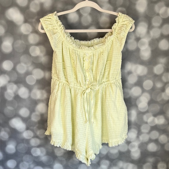 Urban Outfitters womens Evie off the shoulder yellow romper. Size Medium. - Picture 2 of 6